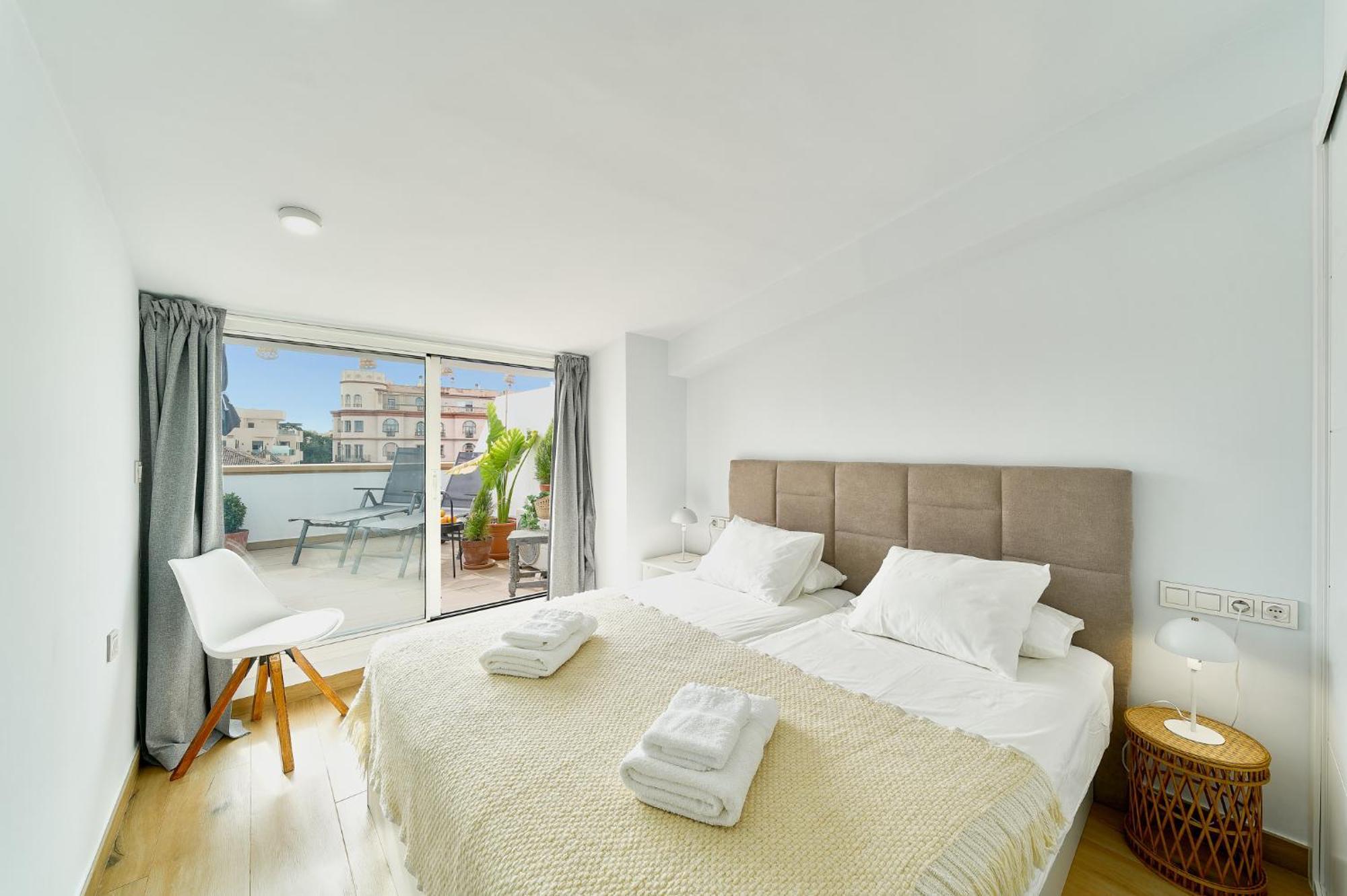 Atarazanas Penthouse By Lovely Appartamento